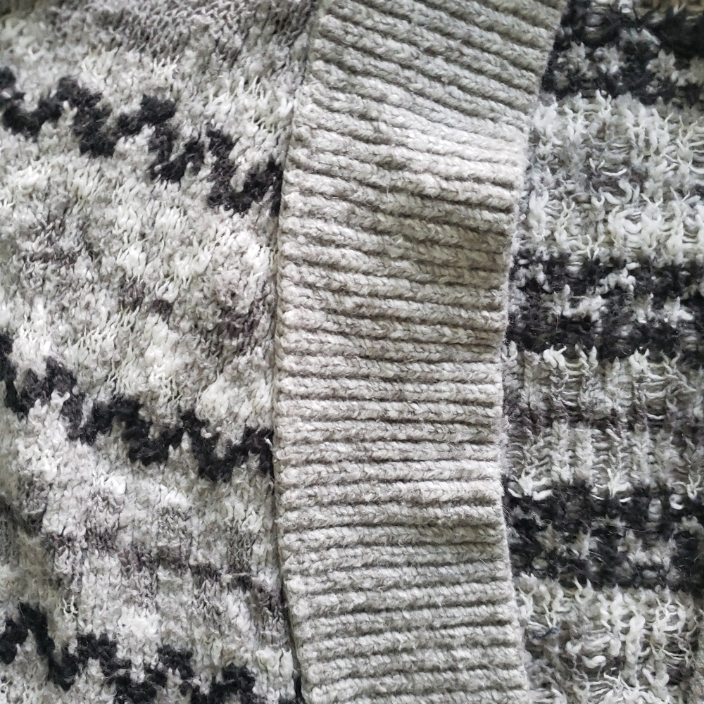 Mossimo Cardigan - Picture 4 of 6